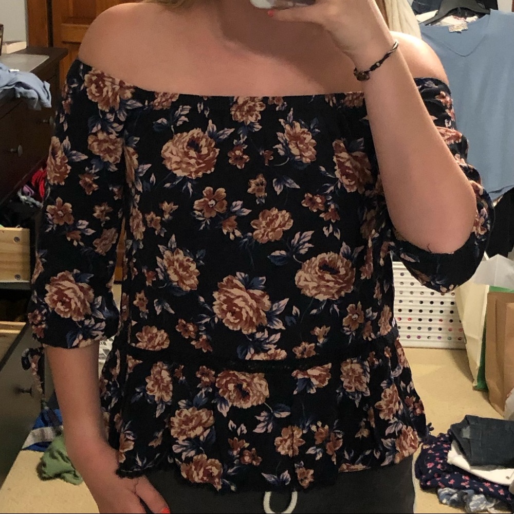 American Eagle Off the Shoulder Floral Top Size XS - Picture 2 of 7